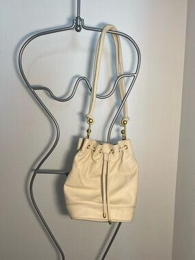 Brio! Vintage Cream Leather Shoulder Bag